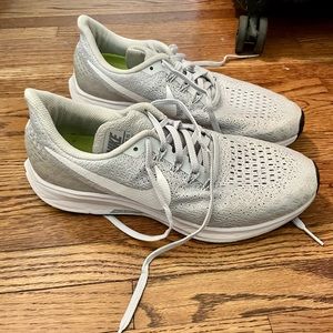 Nike grey tennis shoes